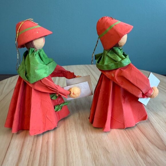 Vintage Ornaments Caroler Figurines With Red & Green Outfits Cardboard 5" - Picture 2 of 9